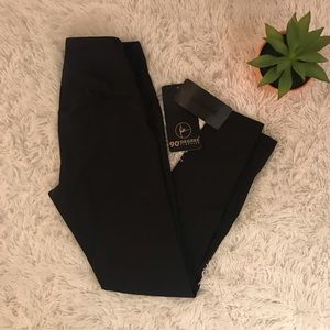 🔴SOLD NWT 90 degree vseam leggings